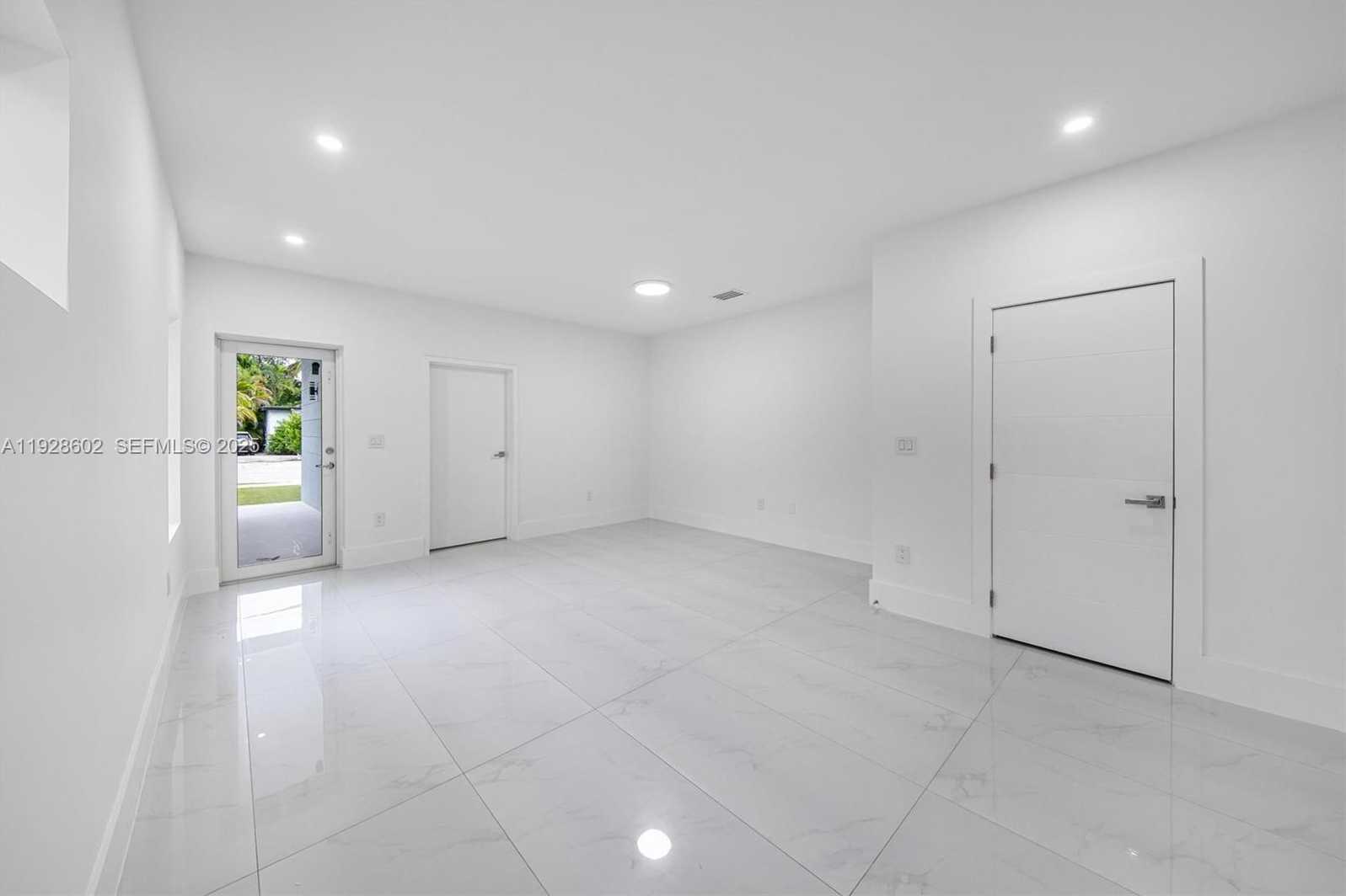 Small Image of 3142 CARTER ST #3142, Miami Number 61