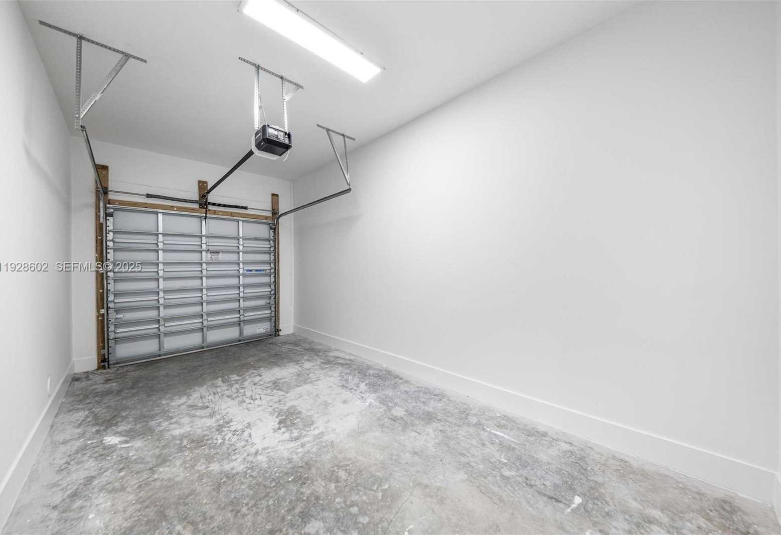 Small Image of 3142 CARTER ST #3142, Miami Number 62