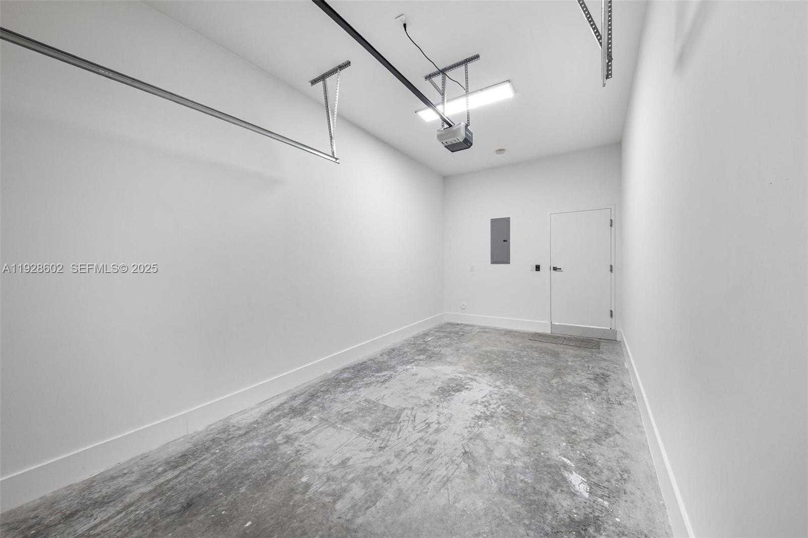 Small Image of 3142 CARTER ST #3142, Miami Number 63