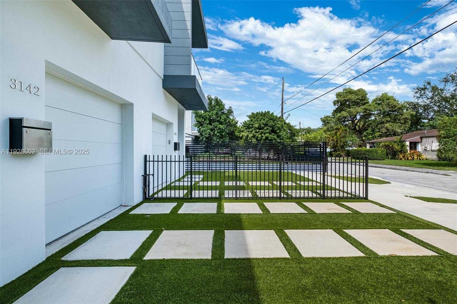 Small Image of 3142 CARTER ST #3142, Miami Number 8