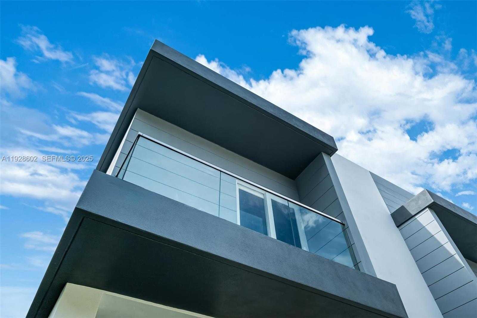 Small Image of 3142 CARTER ST #3142, Miami Number 9