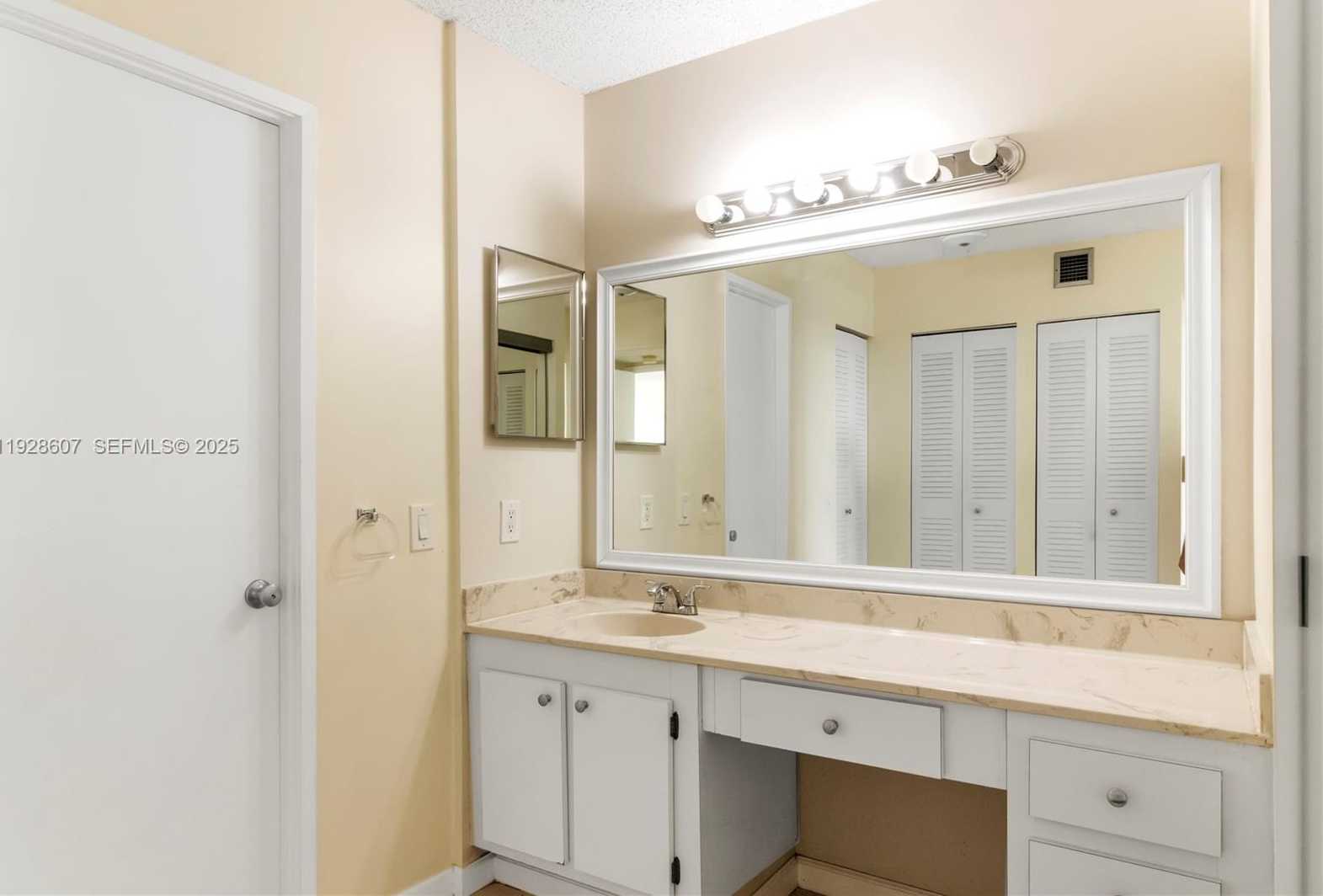 Small Image of 3701 NORTH COUNTRY CLUB DR #1004, Aventura Number 8