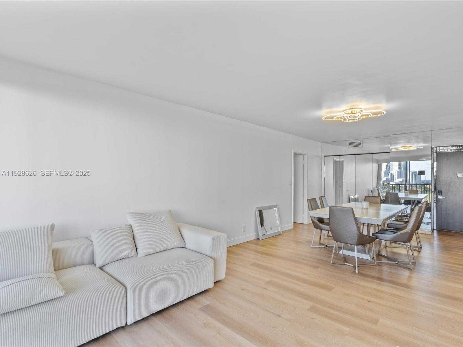 Imagen de Pequeño Objeto