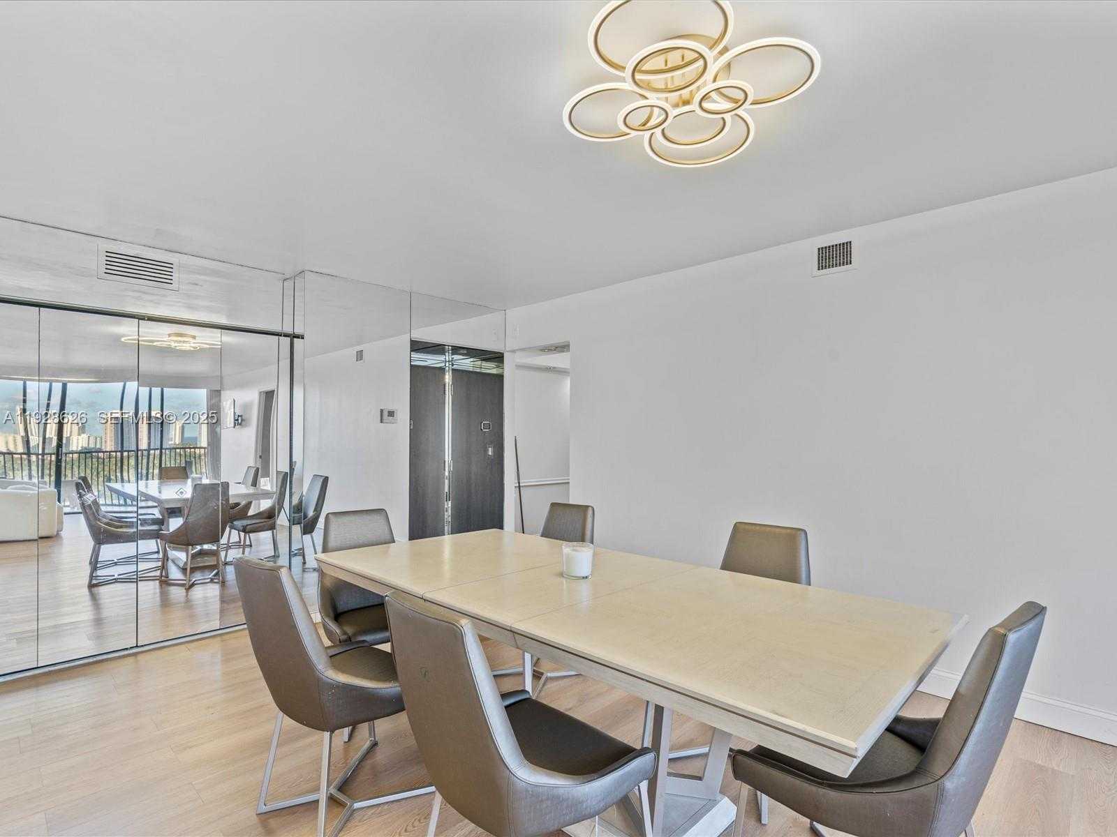 Imagen de Pequeño Objeto