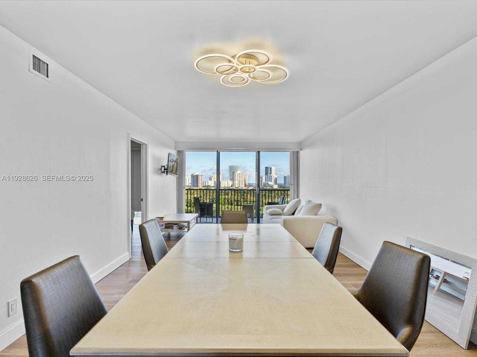 Imagen de Pequeño Objeto