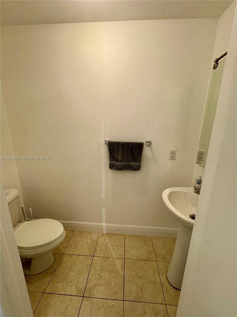 Small Image of 90 SOUTH WEST 3RD ST #3112, Miami Number 18