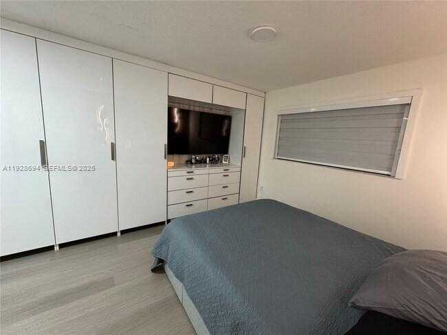 Small Image of 13308 SOUTH WEST 60TH TER, Miami Number 9