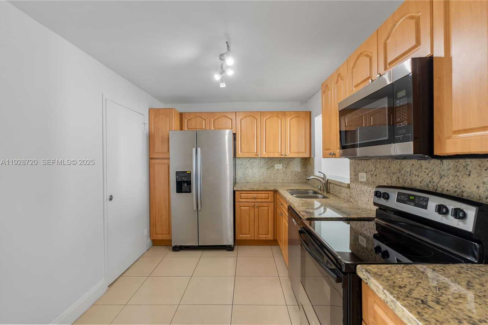Small Image of 7135 COLLINS AVE #613, Miami Beach Number 5