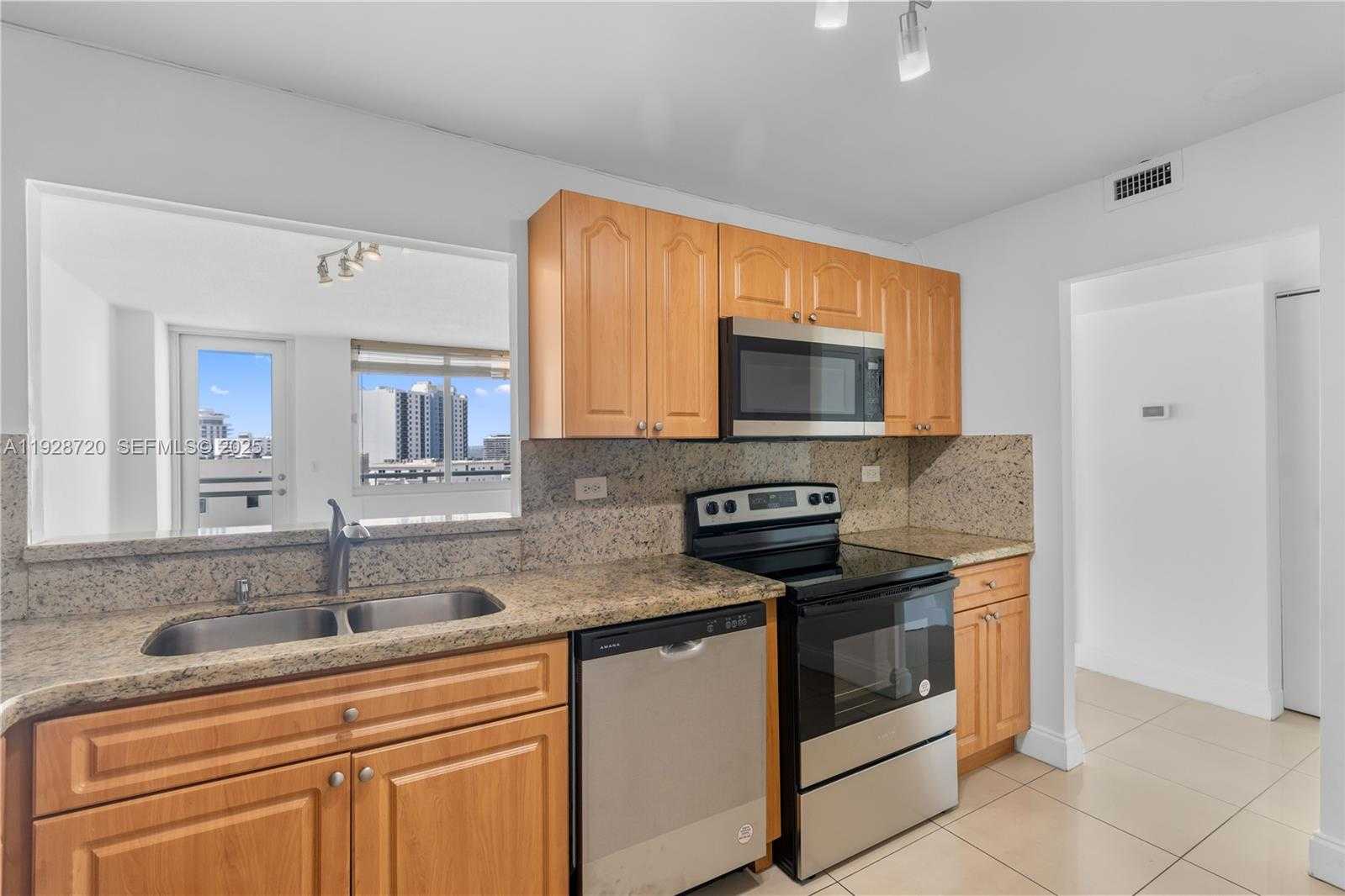 Small Image of 7135 COLLINS AVE #613, Miami Beach Number 6