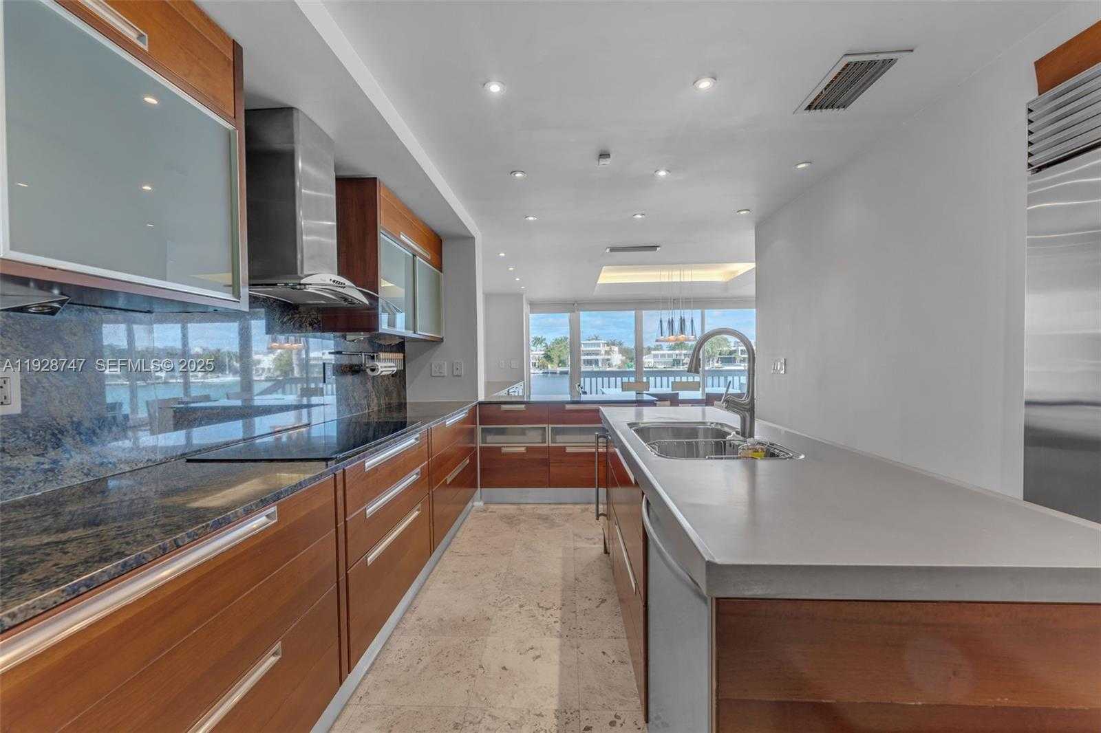 Small Image of 655 NORTH MASHTA DR, Key Biscayne Number 10