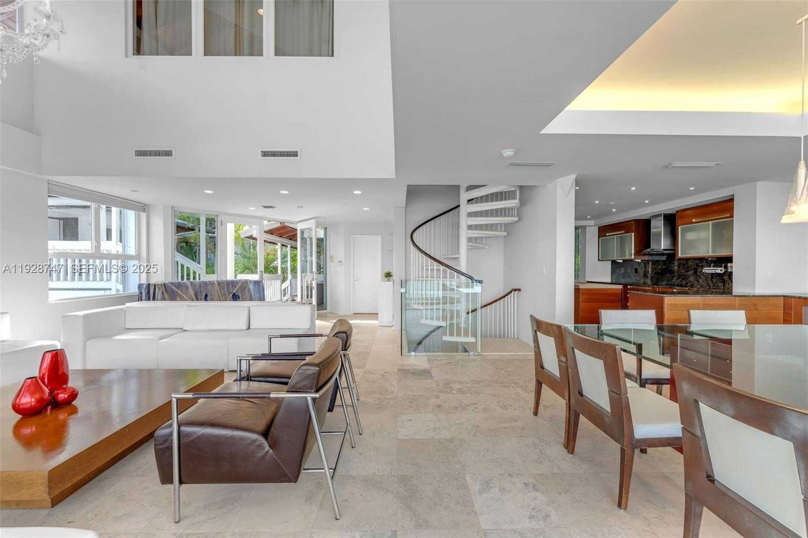 Small Image of 655 NORTH MASHTA DR, Key Biscayne Number 12