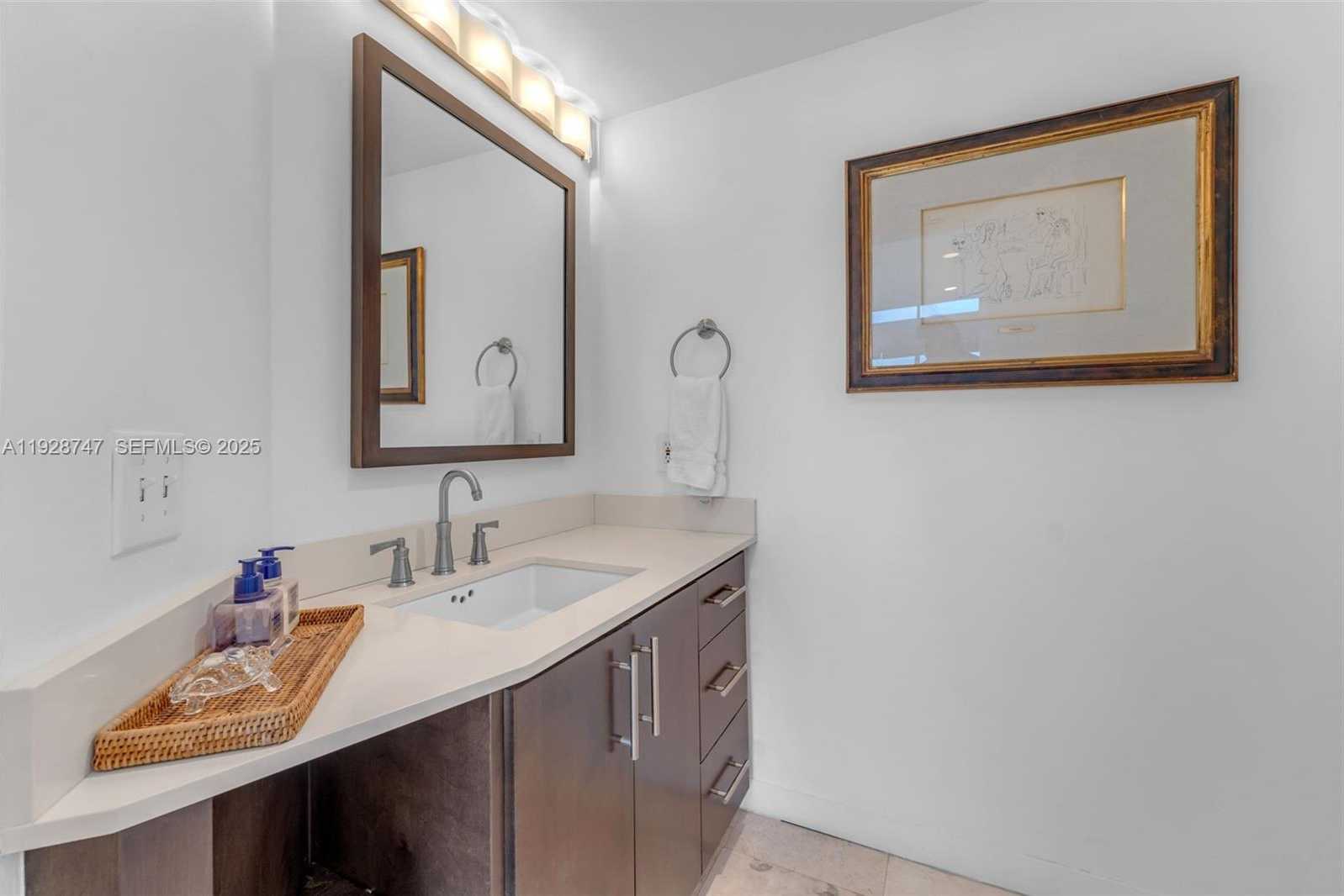 Small Image of 655 NORTH MASHTA DR, Key Biscayne Number 15