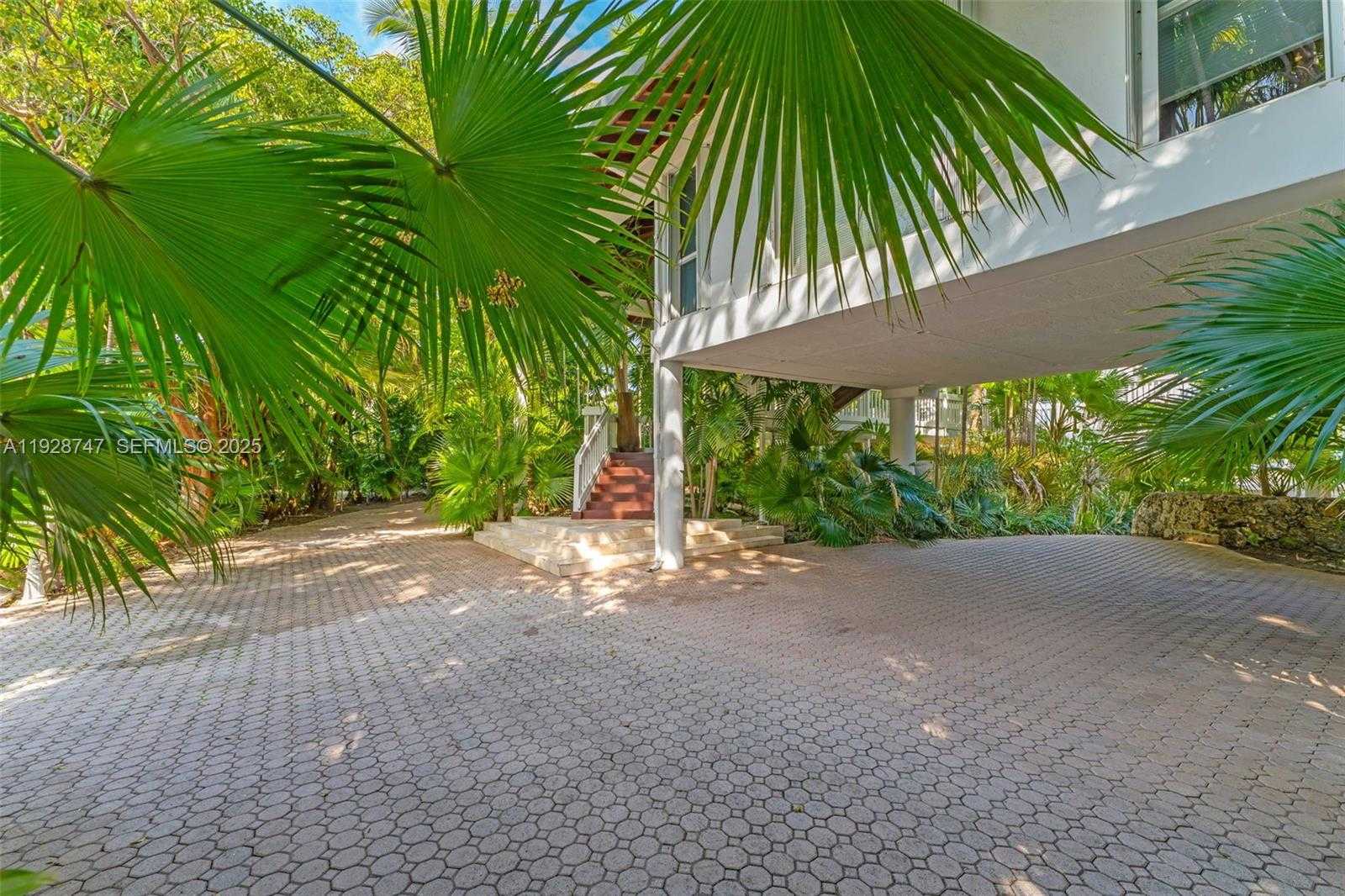 Small Image of 655 NORTH MASHTA DR, Key Biscayne Number 2