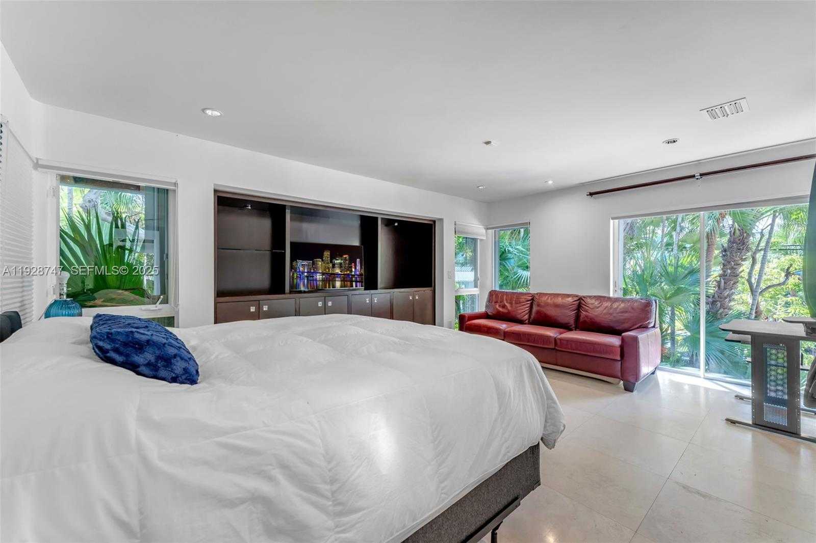 Small Image of 655 NORTH MASHTA DR, Key Biscayne Number 32