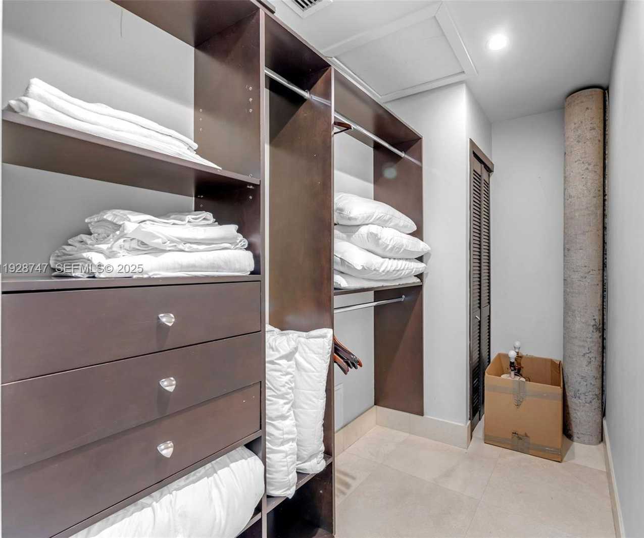 Small Image of 655 NORTH MASHTA DR, Key Biscayne Number 35