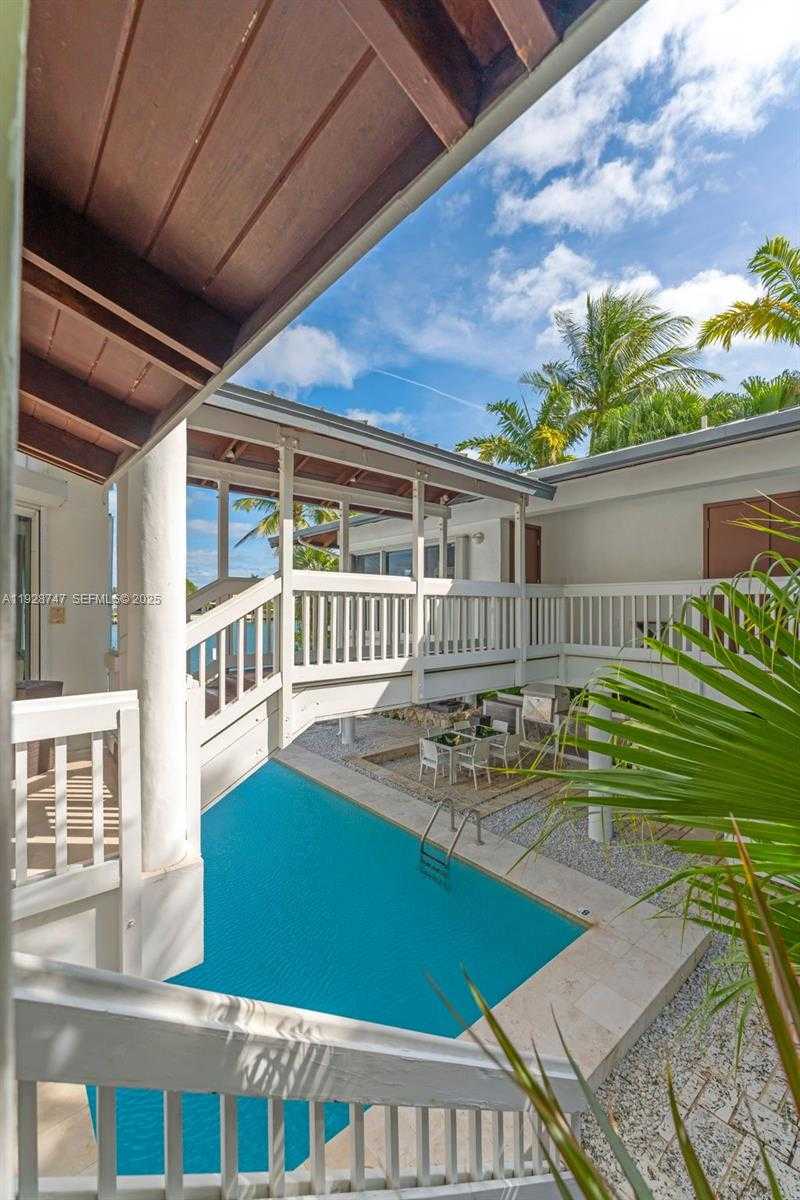 Small Image of 655 NORTH MASHTA DR, Key Biscayne Number 45