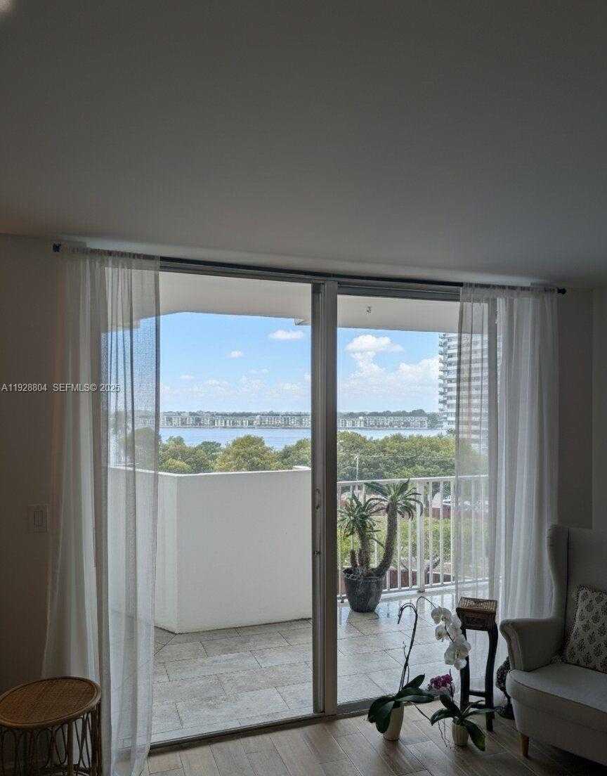 Small Image of 1200 NORTH EAST MIAMI GARDENS DR #708W, Miami Number 11