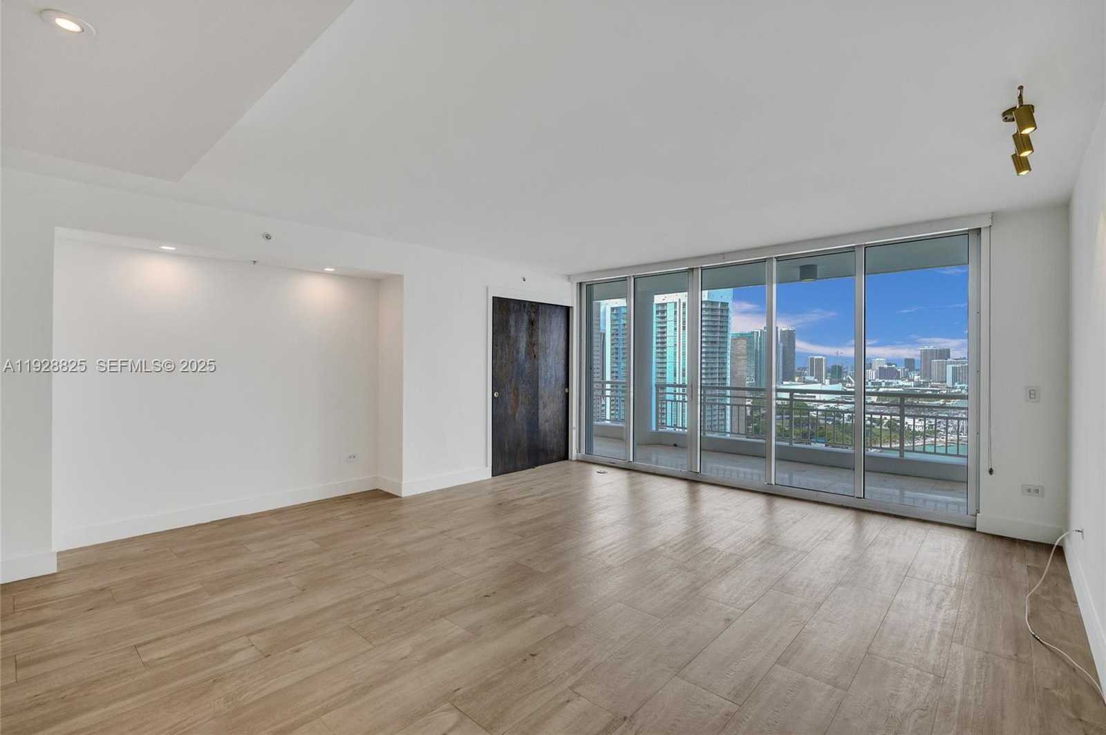 Small Image of 848 BRICKELL KEY DR #3206, Miami Number 14