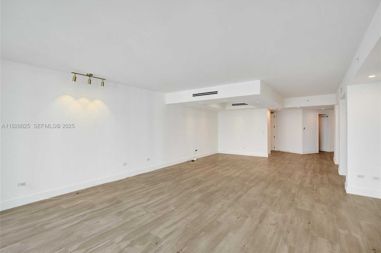 Small Image of 848 BRICKELL KEY DR #3206, Miami Number 16