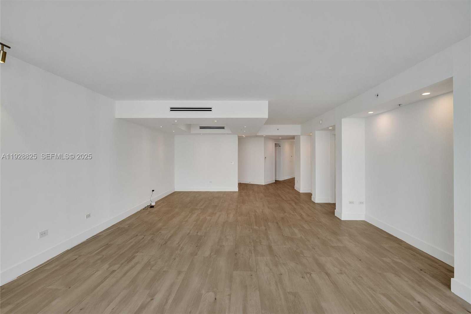 Small Image of 848 BRICKELL KEY DR #3206, Miami Number 17