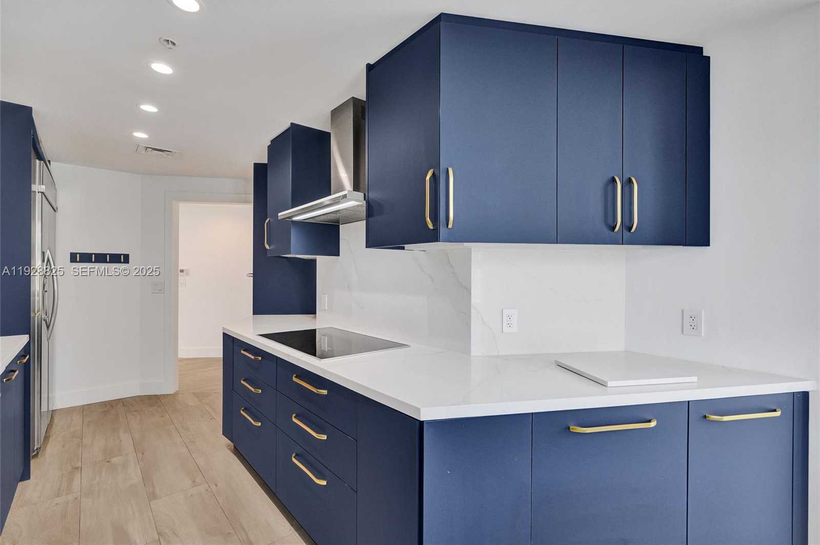 Small Image of 848 BRICKELL KEY DR #3206, Miami Number 24