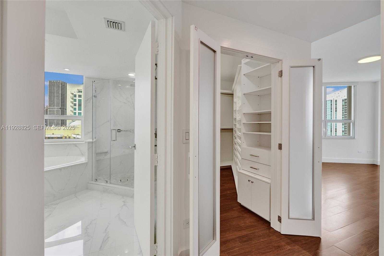 Small Image of 848 BRICKELL KEY DR #3206, Miami Number 32