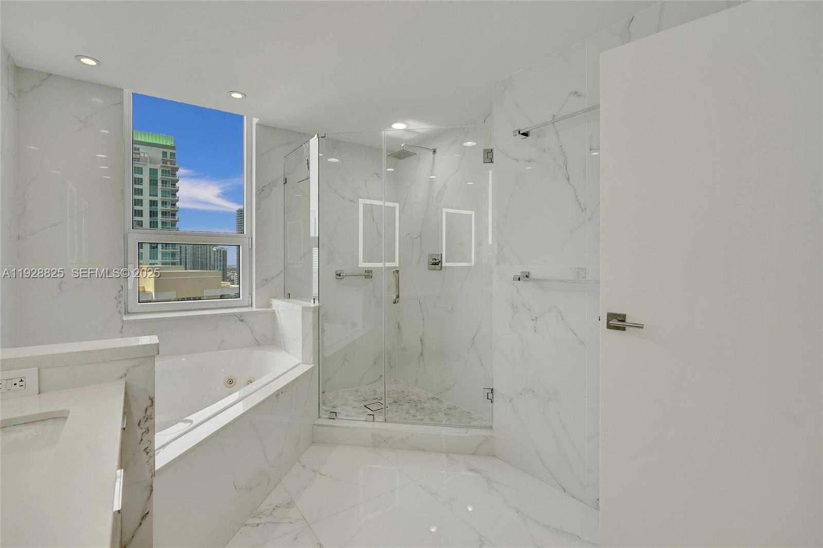 Small Image of 848 BRICKELL KEY DR #3206, Miami Number 34