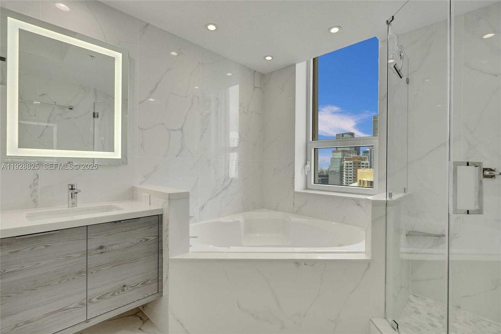 Small Image of 848 BRICKELL KEY DR #3206, Miami Number 36