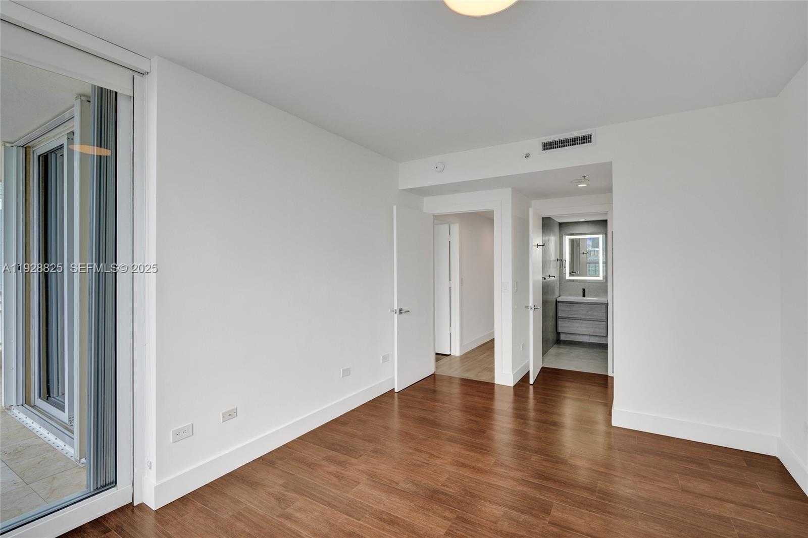 Small Image of 848 BRICKELL KEY DR #3206, Miami Number 40