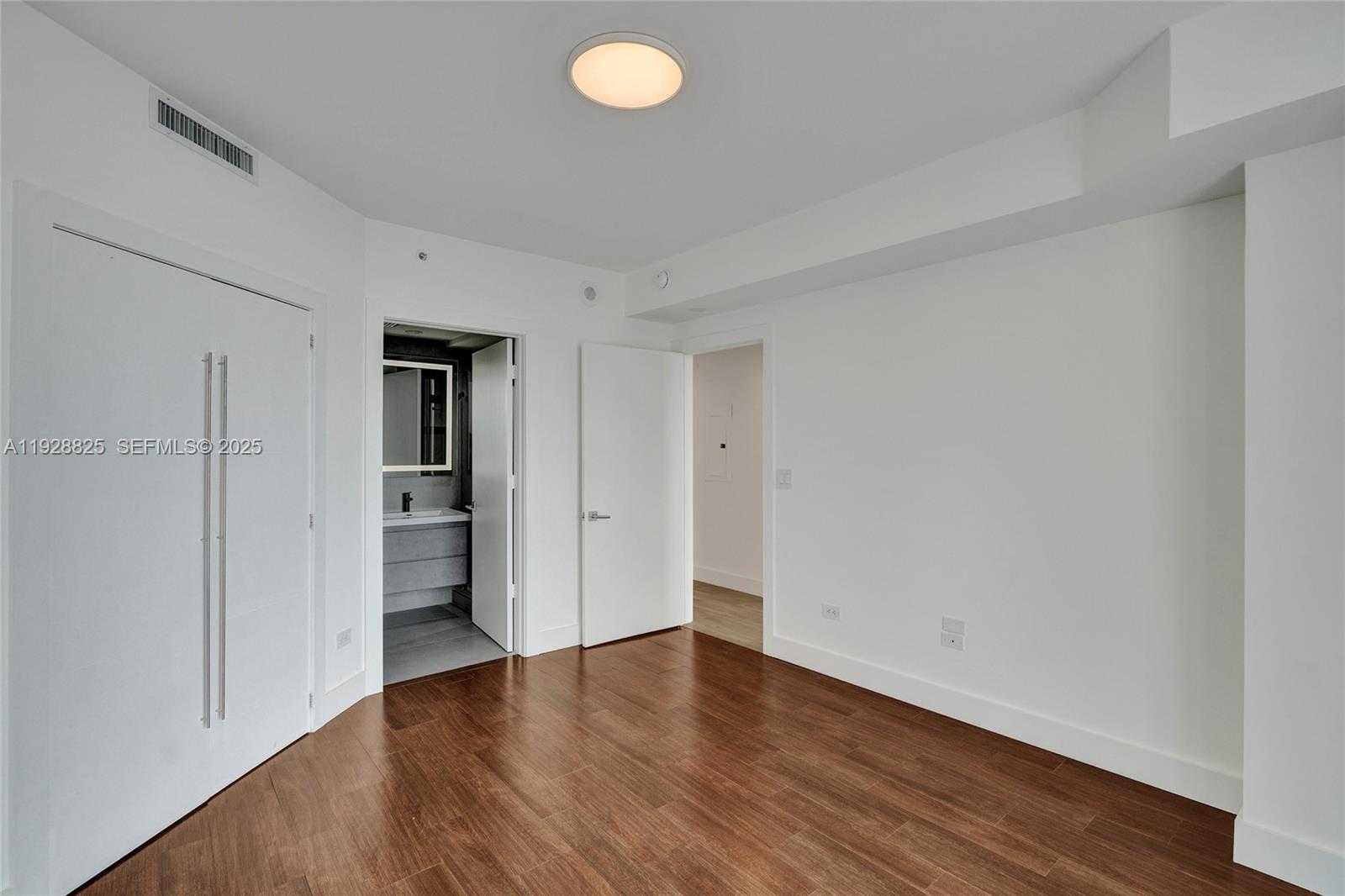 Small Image of 848 BRICKELL KEY DR #3206, Miami Number 45