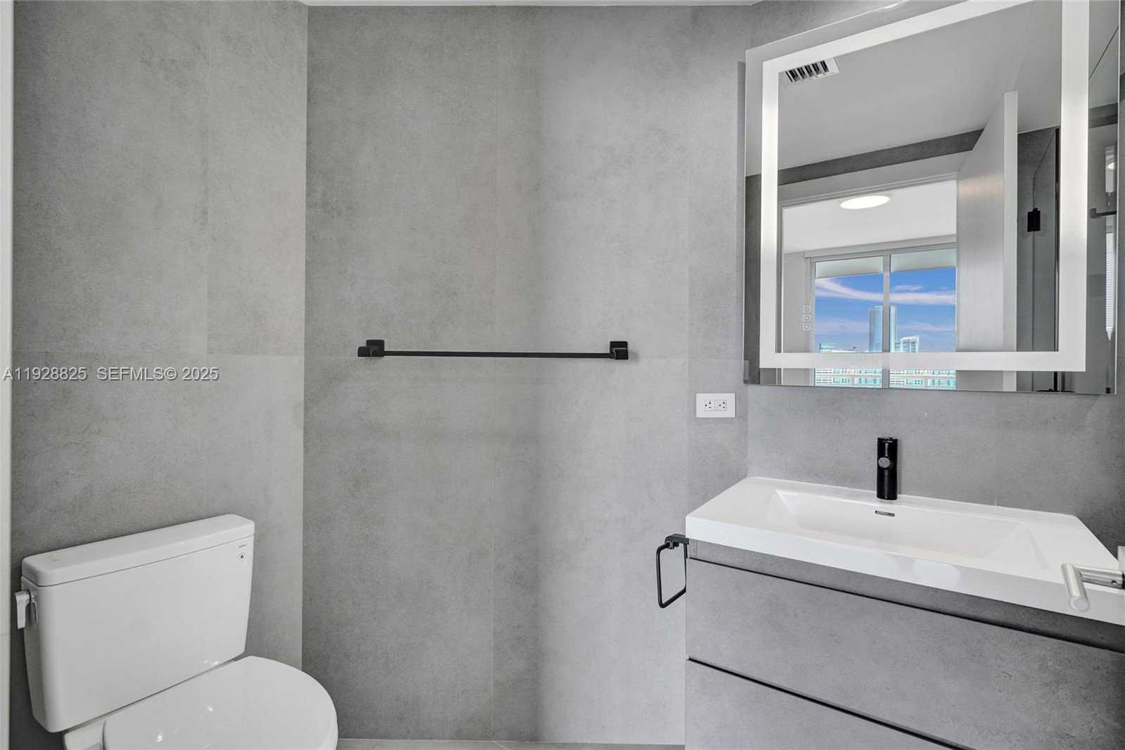 Small Image of 848 BRICKELL KEY DR #3206, Miami Number 48
