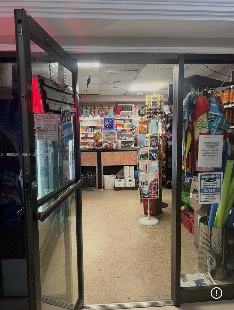 Small Image of 5161 COLLINS AVE #1701, Miami Beach Number 16