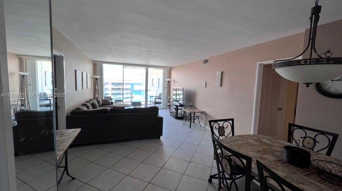 Small Image of 5161 COLLINS AVE #1701, Miami Beach Number 4