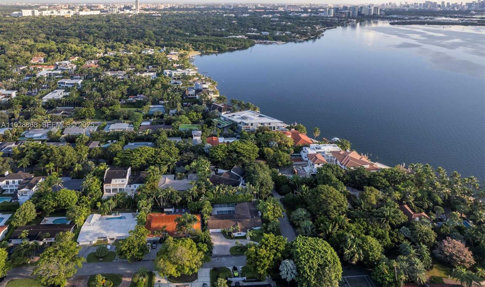 Small Image of 145 SOUTH PROSPECT DR, Coral Gables Number 29