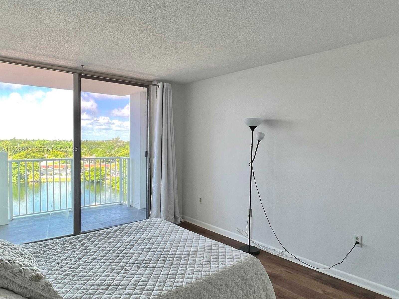 Small Image of 1300 NORTH EAST MIAMI GARDENS DR #711E, Miami Number 13