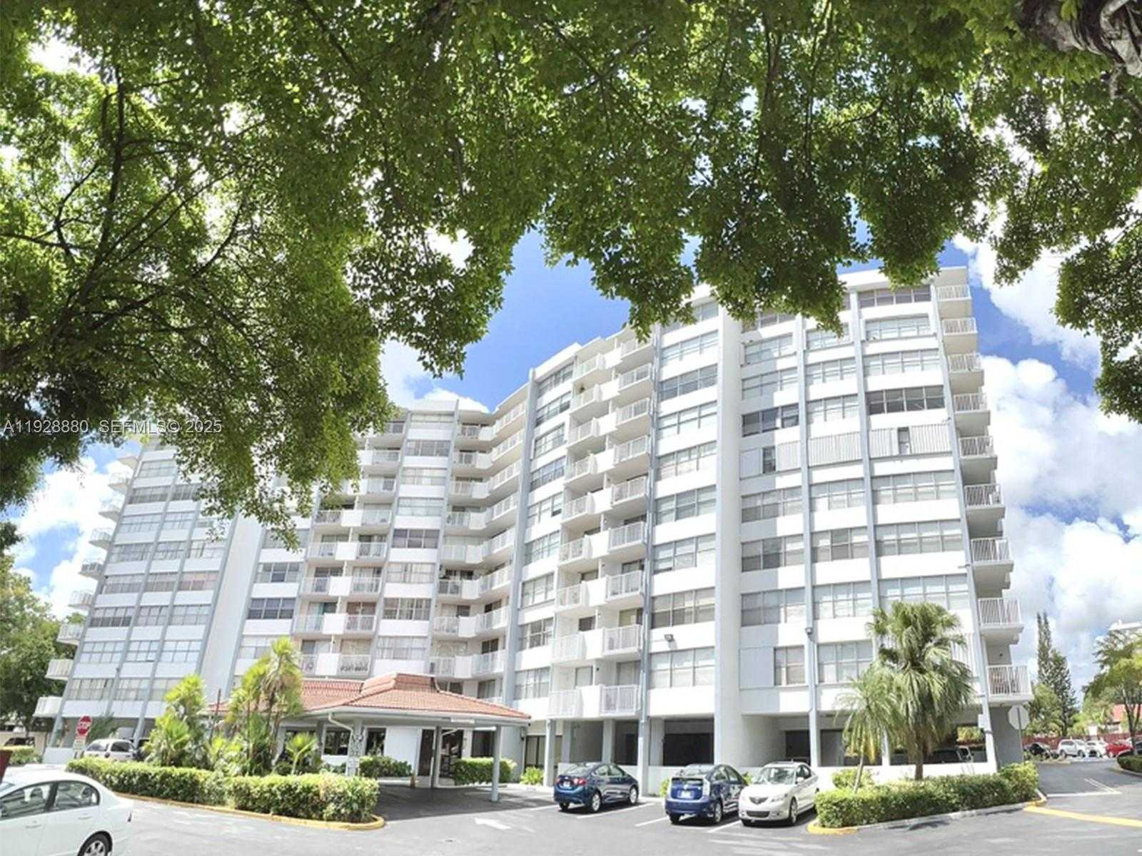 Small Image of 1300 NORTH EAST MIAMI GARDENS DR #711E, Miami Number 2