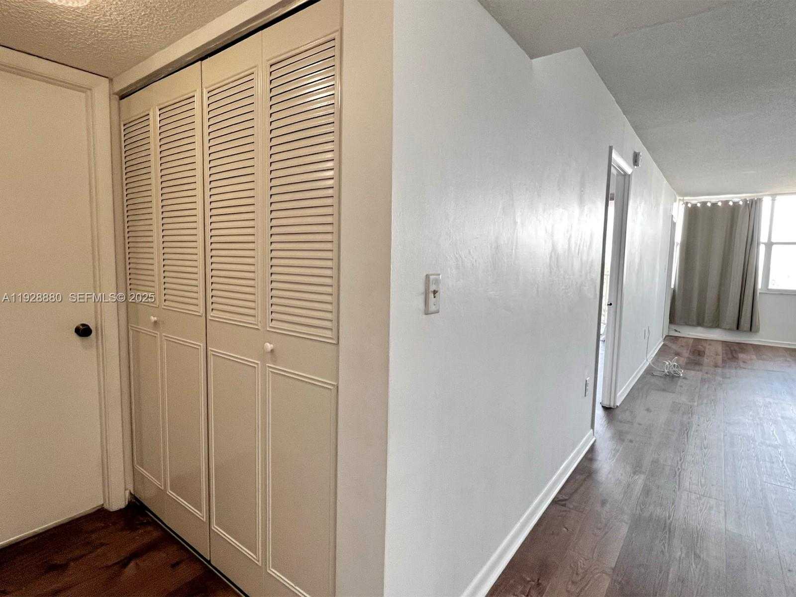 Small Image of 1300 NORTH EAST MIAMI GARDENS DR #711E, Miami Number 6