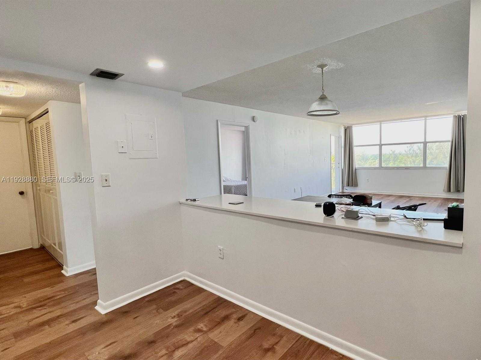 Small Image of 1300 NORTH EAST MIAMI GARDENS DR #711E, Miami Number 9