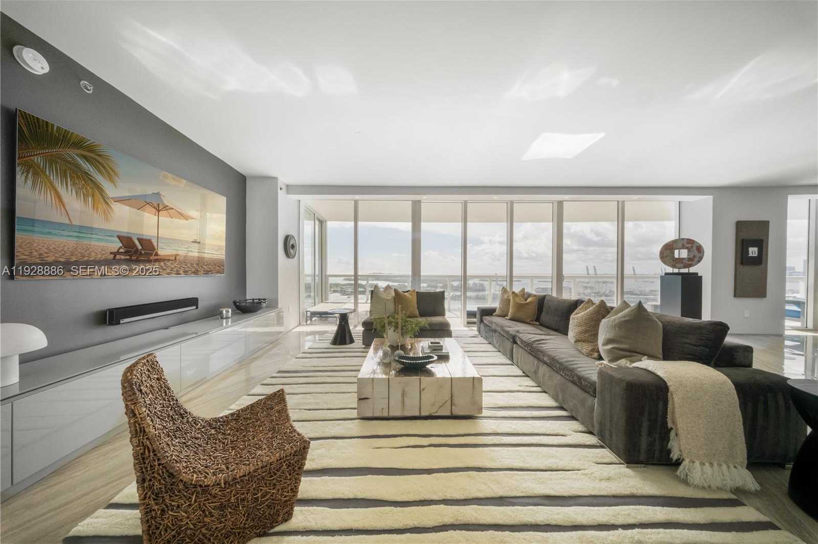 Small Image of 450 ALTON RD #3301, Miami Beach Number 4