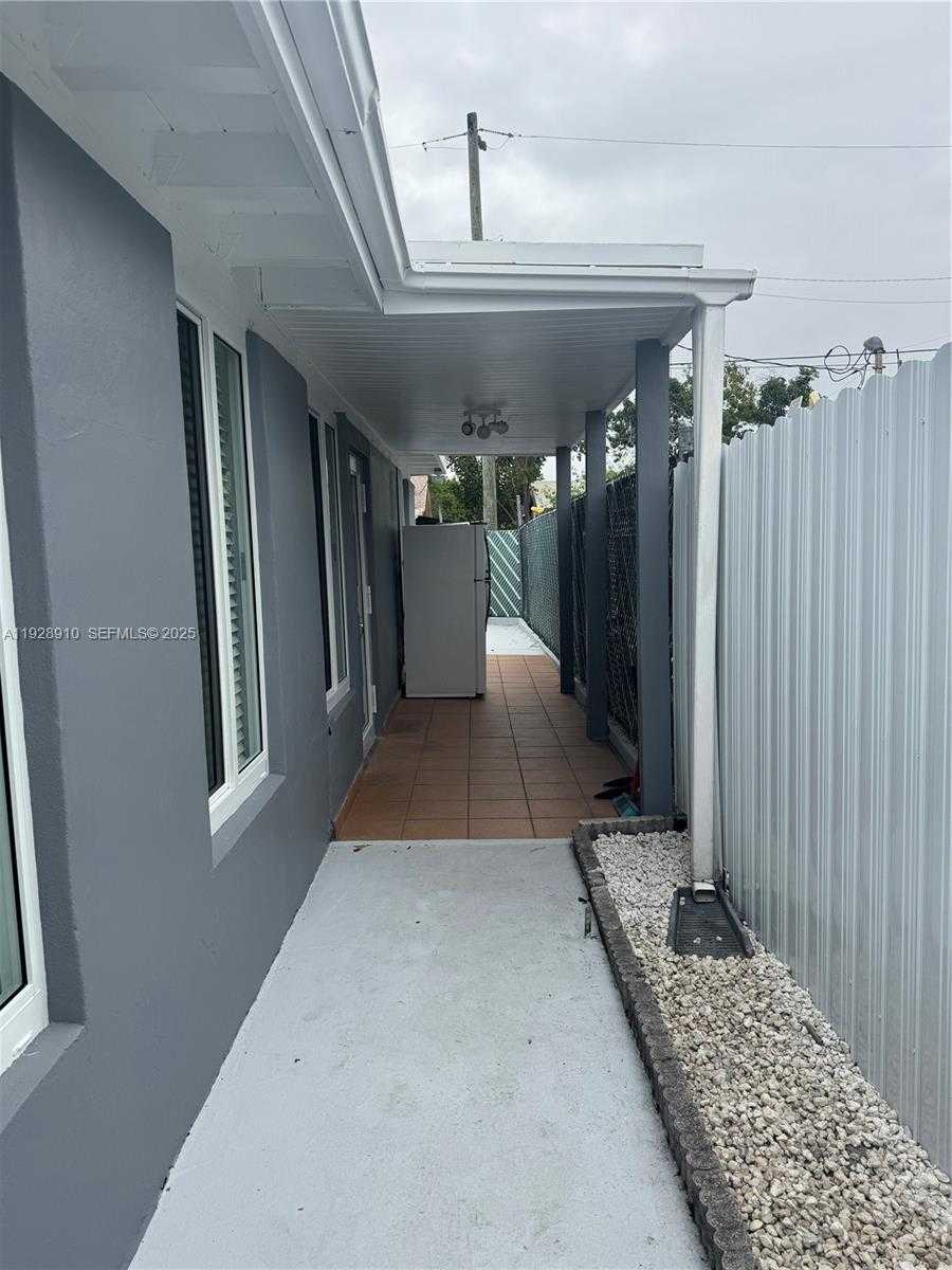 Small Image of 881 HIALEAH DR #2, Hialeah Number 1