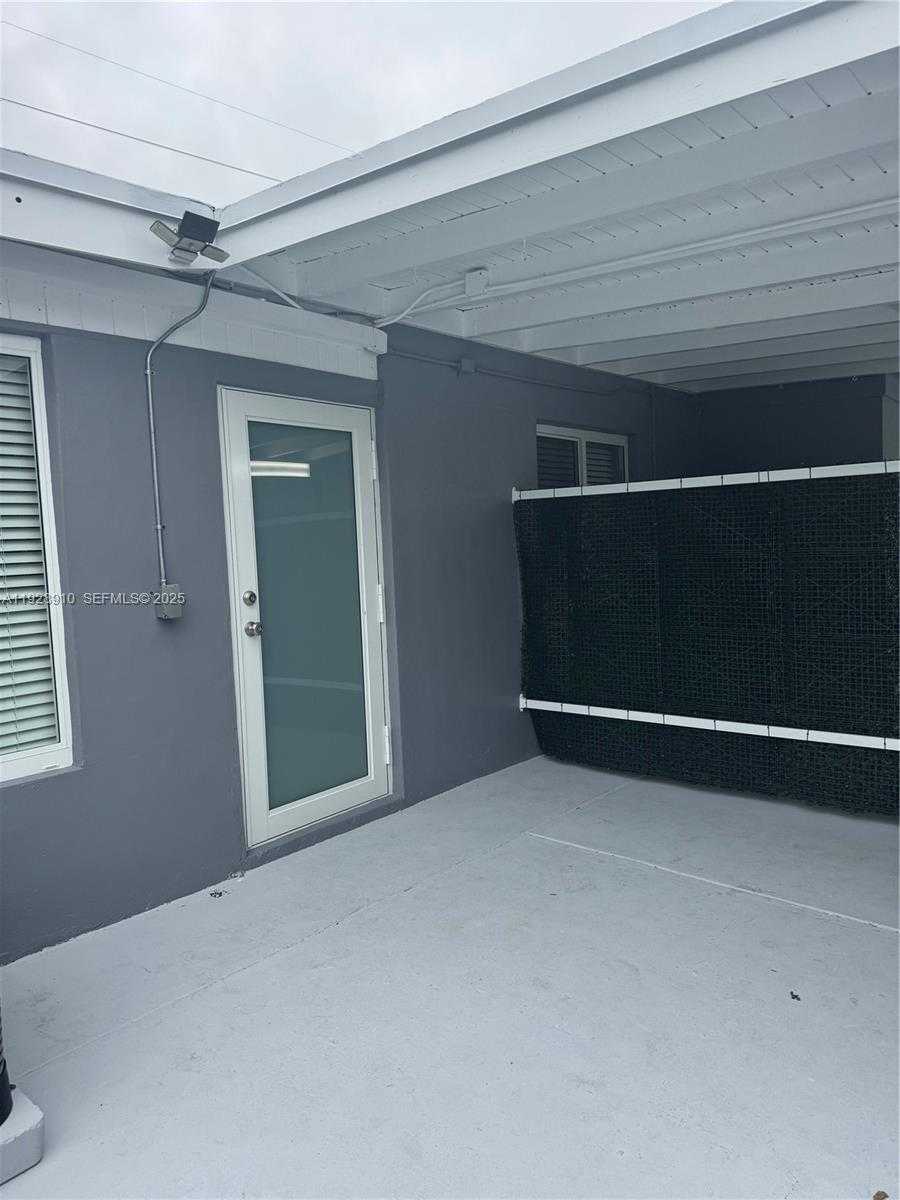 Small Image of 881 HIALEAH DR #2, Hialeah Number 10