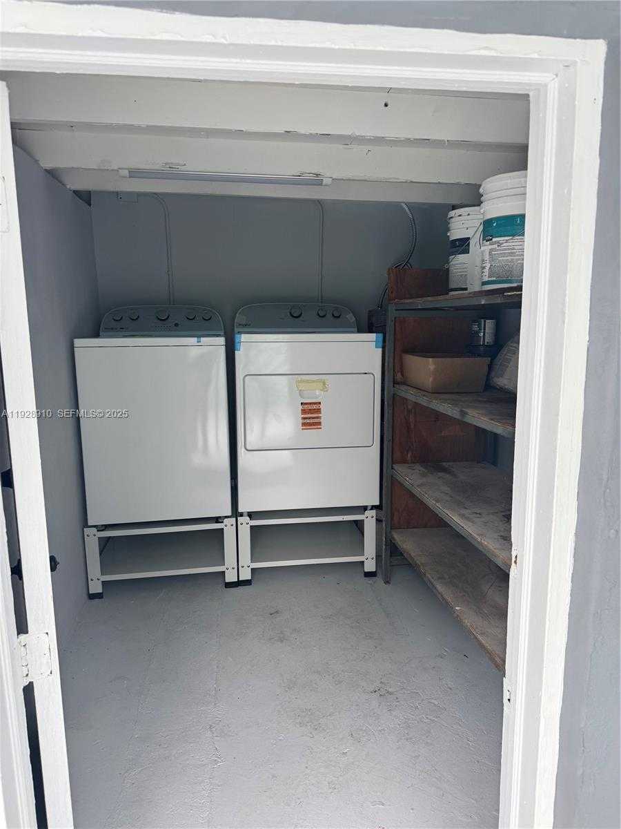 Small Image of 881 HIALEAH DR #2, Hialeah Number 11