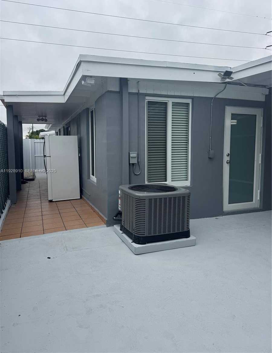 Small Image of 881 HIALEAH DR #2, Hialeah Number 12