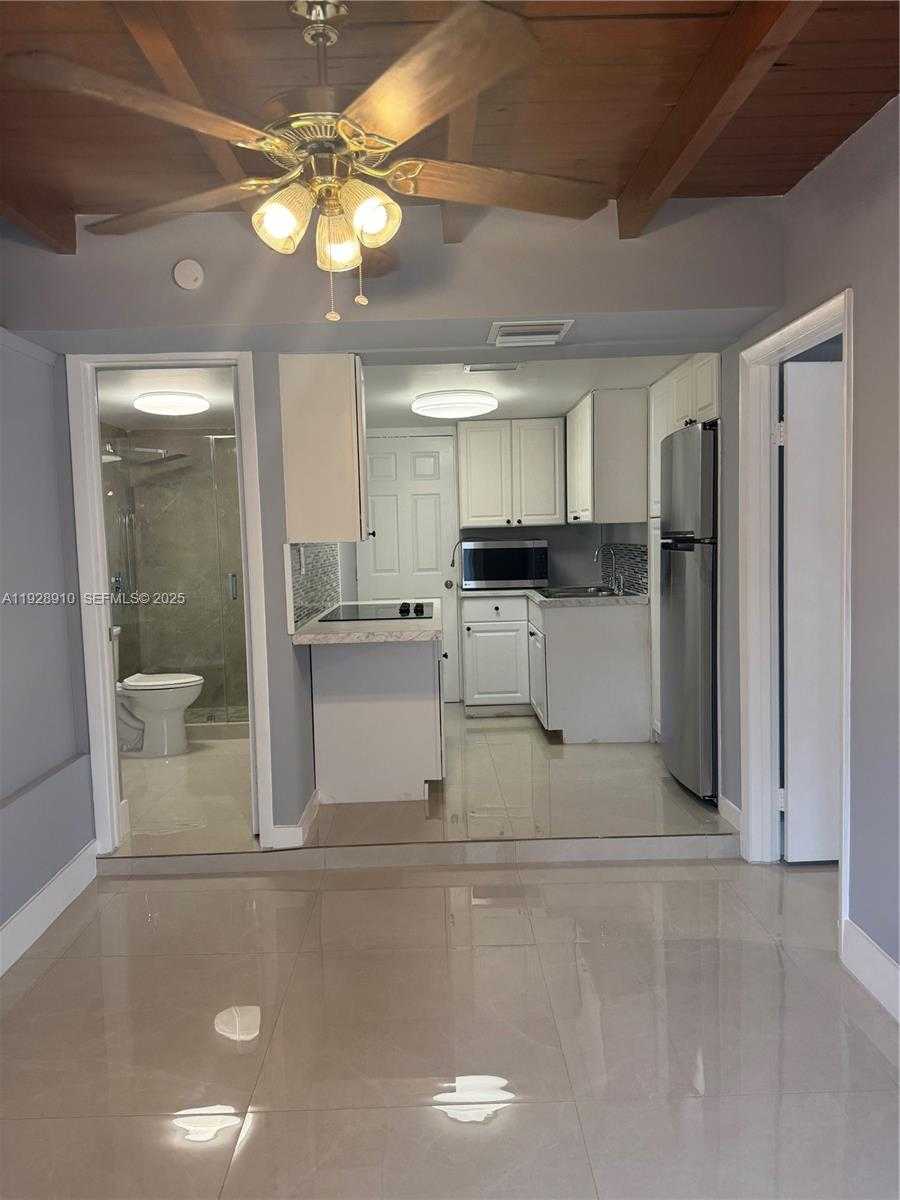 Small Image of 881 HIALEAH DR #2, Hialeah Number 4