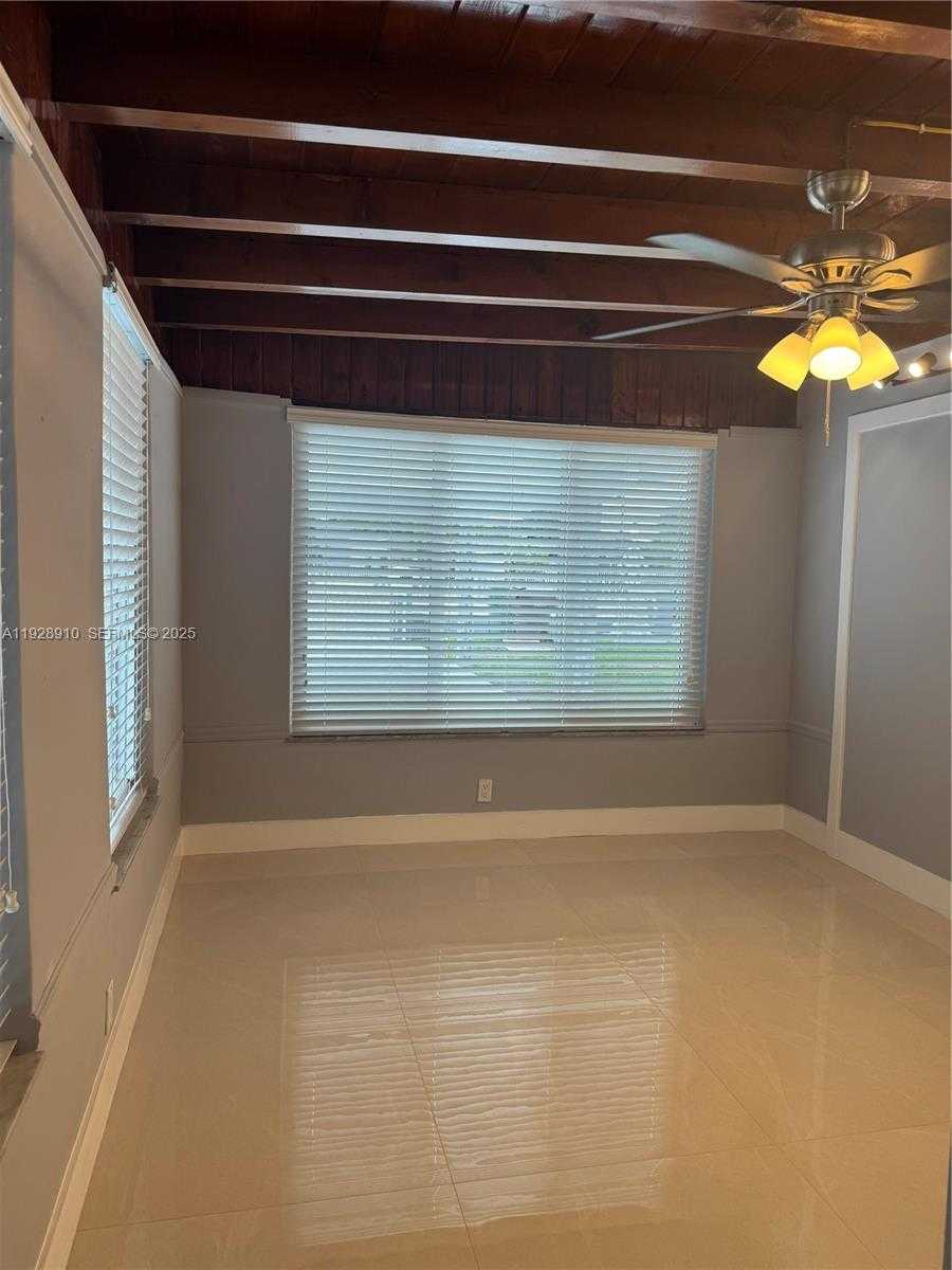 Small Image of 881 HIALEAH DR #2, Hialeah Number 5