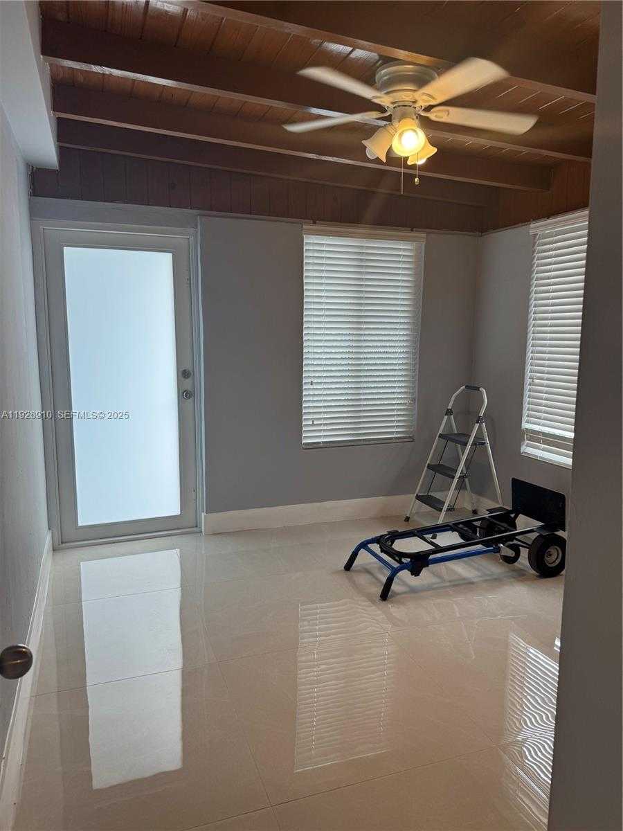 Small Image of 881 HIALEAH DR #2, Hialeah Number 6