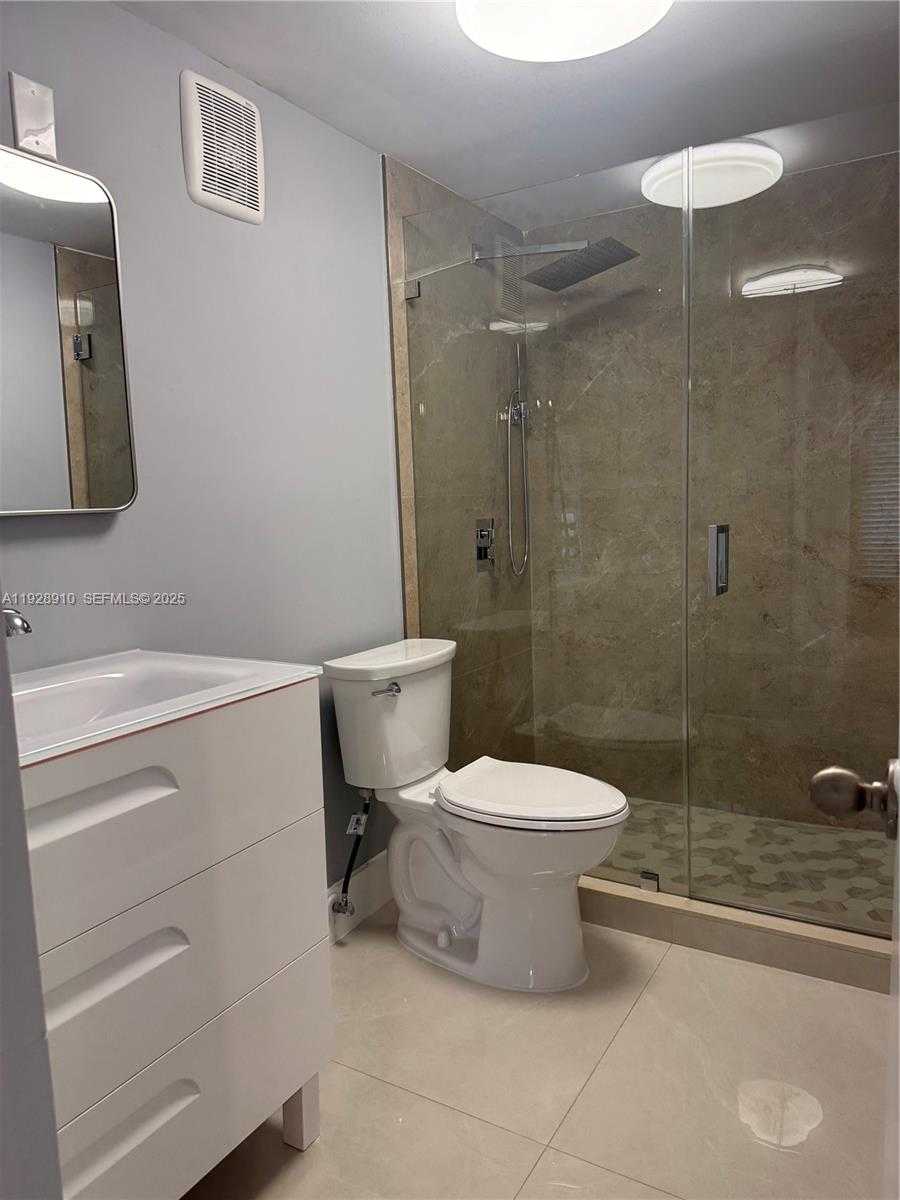 Small Image of 881 HIALEAH DR #2, Hialeah Number 7