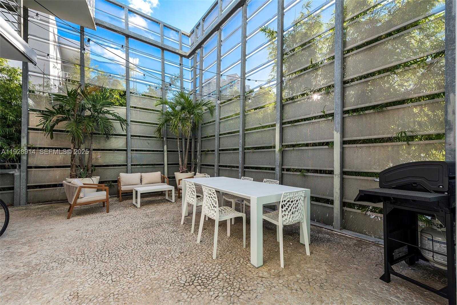 Imagen de Pequeño Objeto