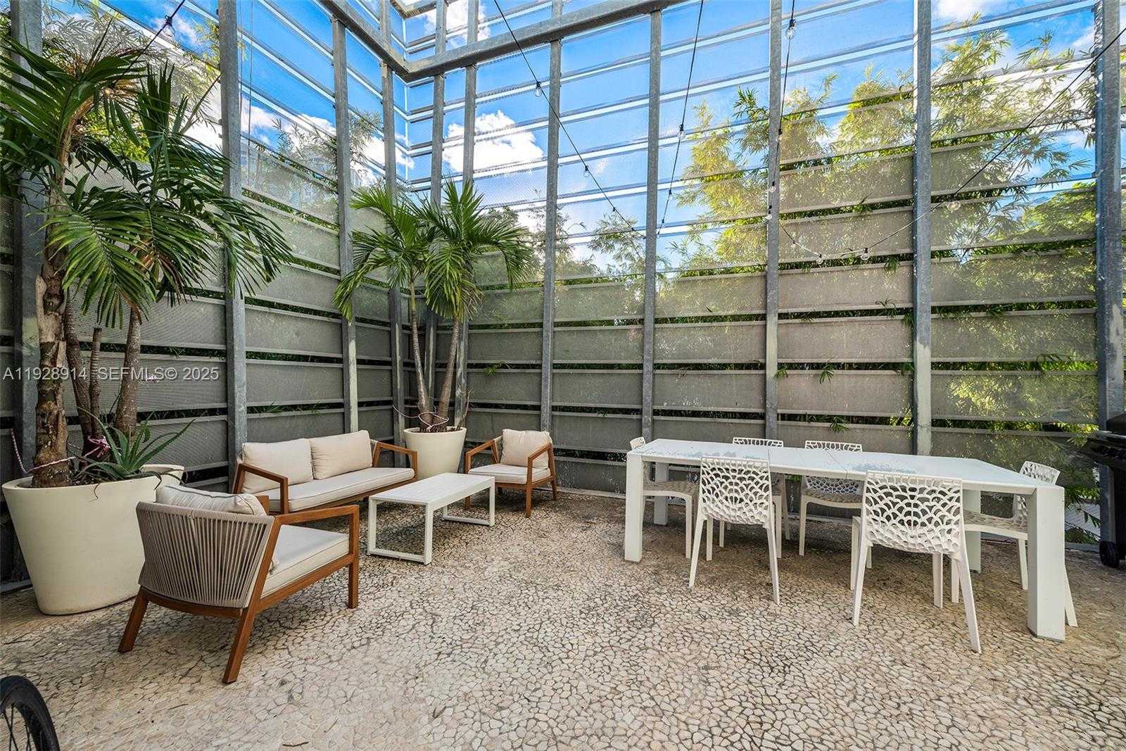 Imagen de Pequeño Objeto