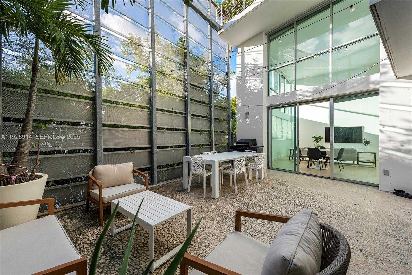 Imagen de Pequeño Objeto